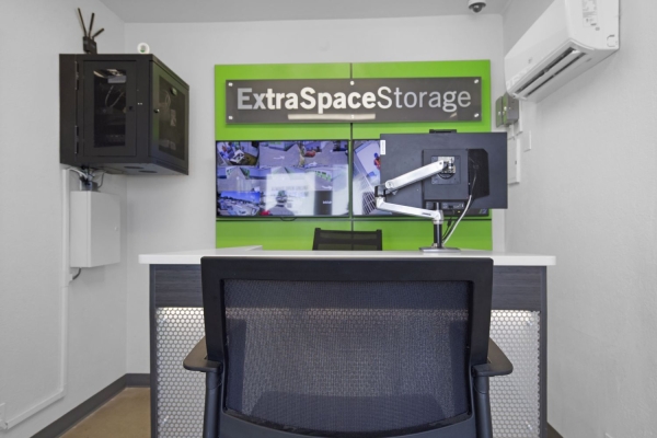 Facility photo: //images.sparefoot.com/medium/22892769942e0e5d0e6.jpg