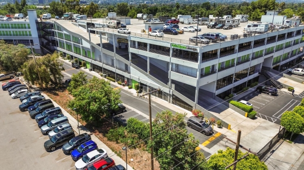 Facility photo: //images.sparefoot.com/medium/22893069942e2c2e355.jpg