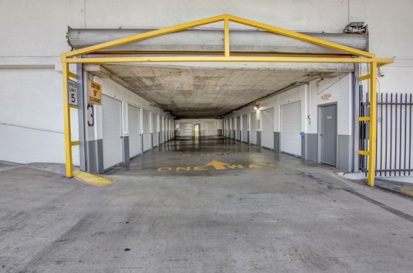 Facility photo: //images.sparefoot.com/medium/22893069942e2d3e2b9.jpg