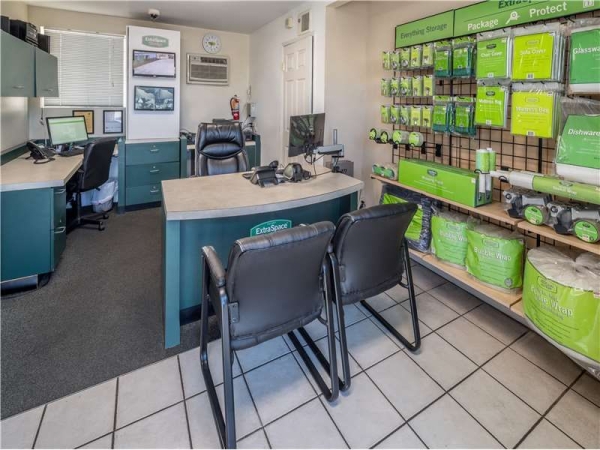 Facility photo: //images.sparefoot.com/medium/2289596994323aa5f58.jpg