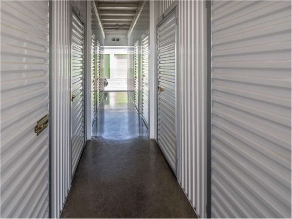 Facility photo: //images.sparefoot.com/medium/2289596994323c6b26e.jpg