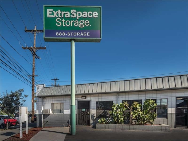 Facility photo: //images.sparefoot.com/medium/2289596994323d40bed.jpg