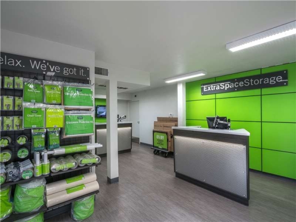 Facility photo: //images.sparefoot.com/medium/228960699432443d4d4.jpg