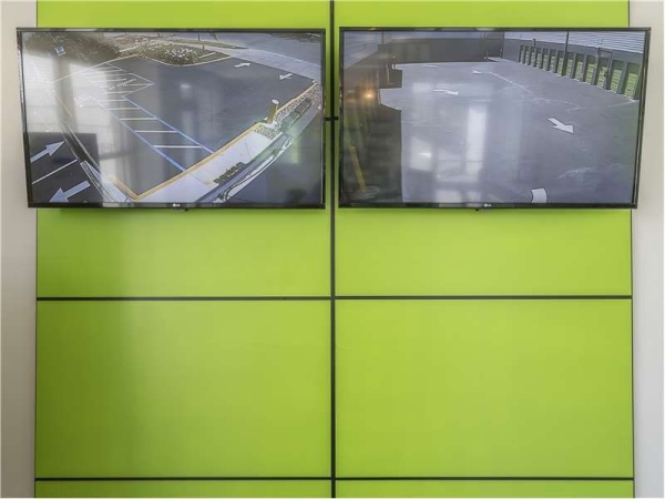 Facility photo: //images.sparefoot.com/medium/228962699432297283f.jpg