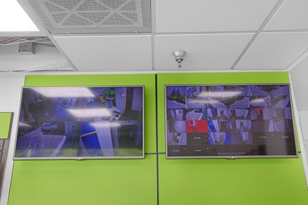 Facility photo: //images.sparefoot.com/medium/228963699432db609d6.jpg