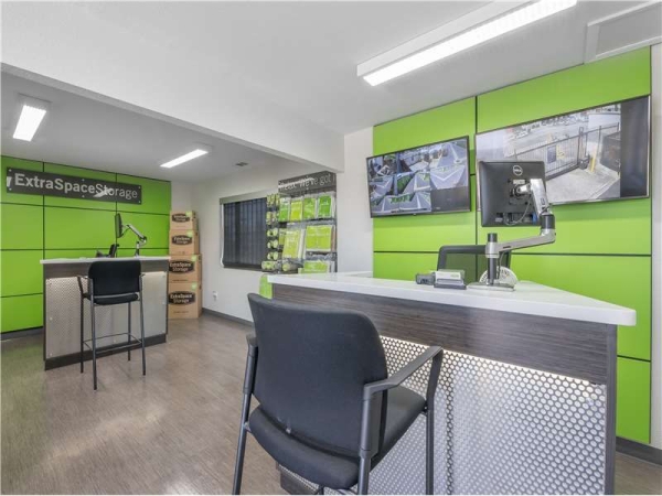 Facility photo: //images.sparefoot.com/medium/2289646994328203186.jpg