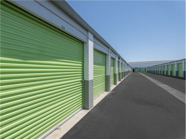 Facility photo: //images.sparefoot.com/medium/228964699432829ffb1.jpg