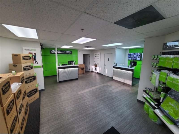 Facility photo: //images.sparefoot.com/medium/228968699432d561efa.jpg