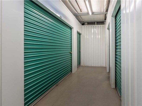 Facility photo: //images.sparefoot.com/medium/228968699432d71c8a9.jpg