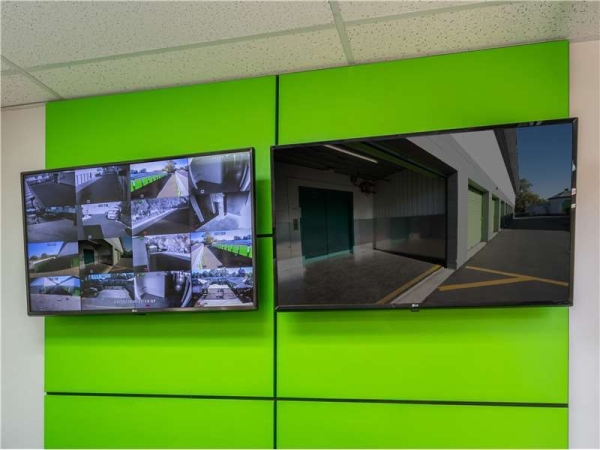 Facility photo: //images.sparefoot.com/medium/228968699432d8dbfb2.jpg