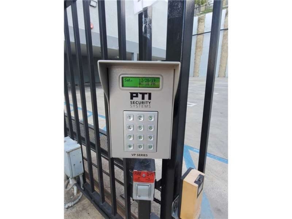 Facility photo: //images.sparefoot.com/medium/228969699432652fd05.jpg