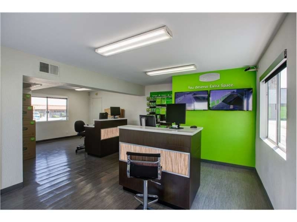 Facility photo: //images.sparefoot.com/medium/228971699432bbb5c84.jpg