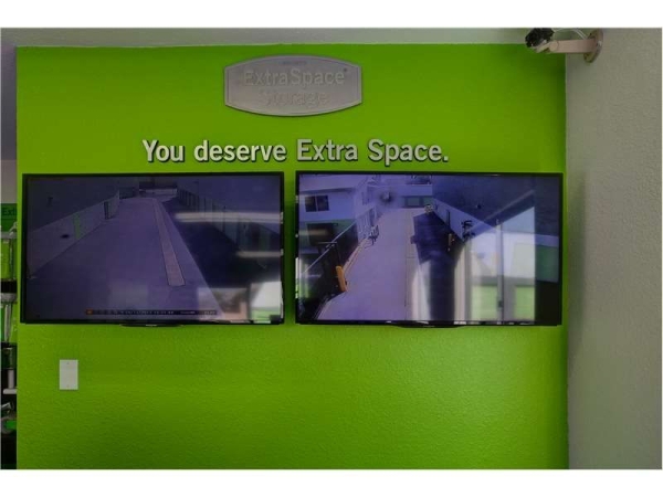 Facility photo: //images.sparefoot.com/medium/228971699432bee8ed3.jpg