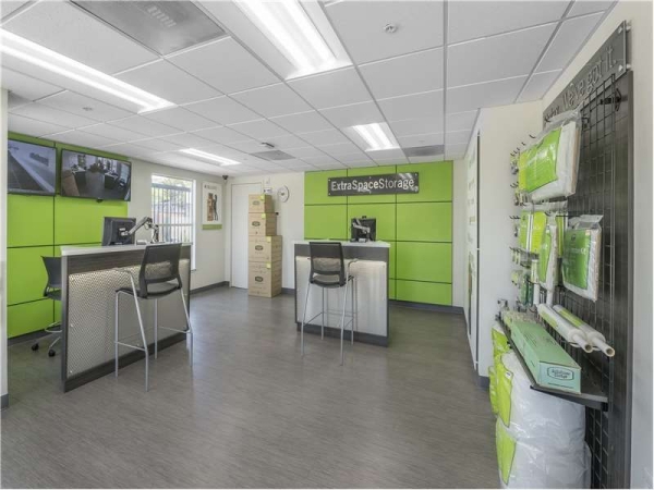 Facility photo: //images.sparefoot.com/medium/22897369943281d26e4.jpg