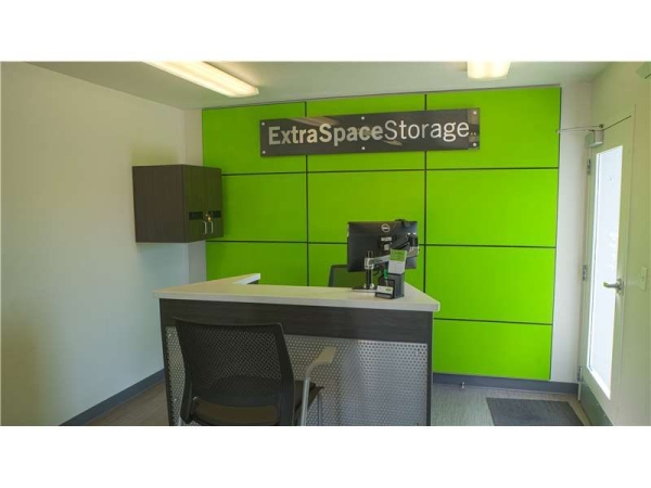 Facility photo: //images.sparefoot.com/medium/228974699432d615f3f.jpg