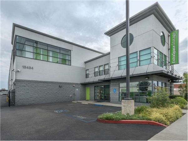 Facility photo: //images.sparefoot.com/medium/228977699432c2488fc.jpg