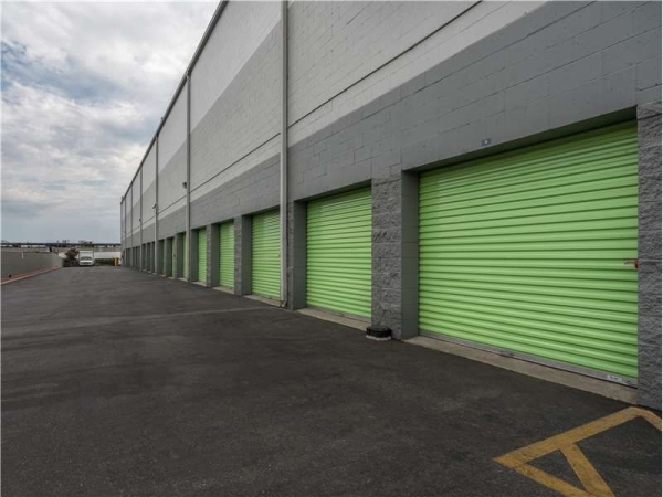 Facility photo: //images.sparefoot.com/medium/228977699432c4b989b.jpg