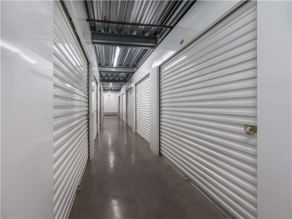 Facility photo: //images.sparefoot.com/medium/228977699432c5832e0.jpg