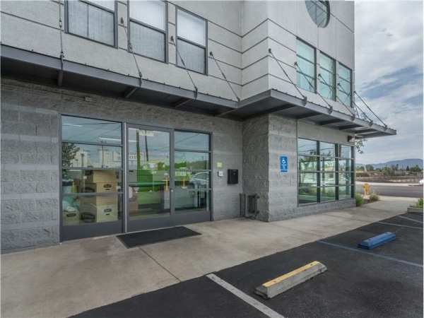 Facility photo: //images.sparefoot.com/medium/228977699432c63ac53.jpg