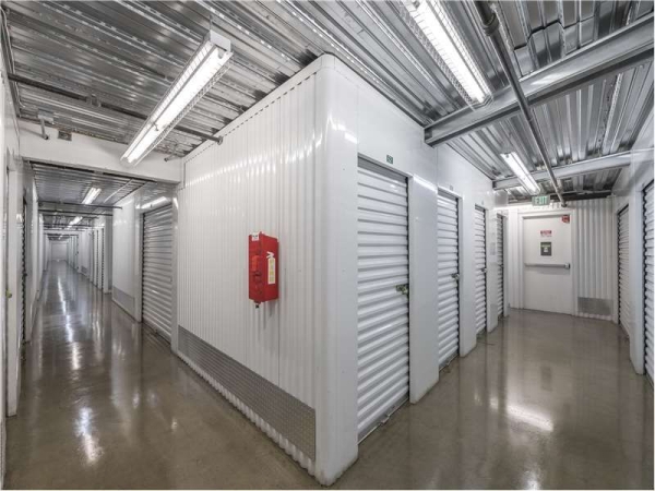 Facility photo: //images.sparefoot.com/medium/228982699433138a3a2.jpg