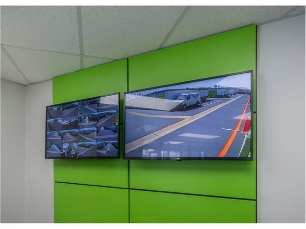 Facility photo: //images.sparefoot.com/medium/2289836994329ee6120.jpg