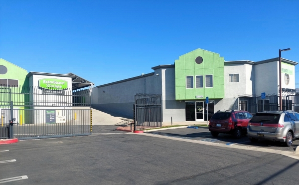 Facility photo: //images.sparefoot.com/medium/228984699432cdbd6c1.jpg