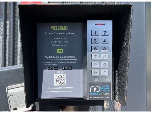 Facility photo: //images.sparefoot.com/medium/228984699432cf0d4a1.jpg