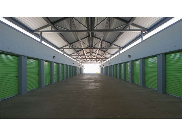 Facility photo: //images.sparefoot.com/medium/228984699432d0d20c2.jpg