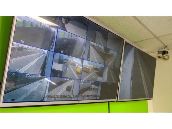 Facility photo: //images.sparefoot.com/medium/228984699432d3cb54f.jpg