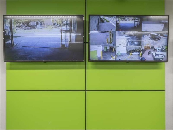 Facility photo: //images.sparefoot.com/medium/2289886994333d7cfe7.jpg