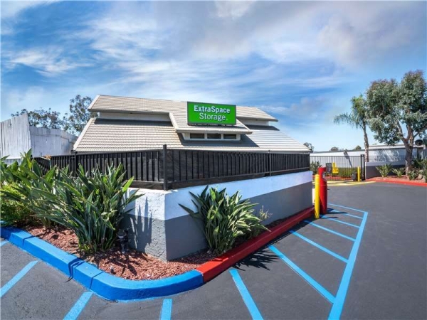 Facility photo: //images.sparefoot.com/medium/2289966994329d1521a.jpg