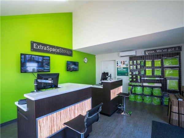 Facility photo: //images.sparefoot.com/medium/2289966994329ec403b.jpg