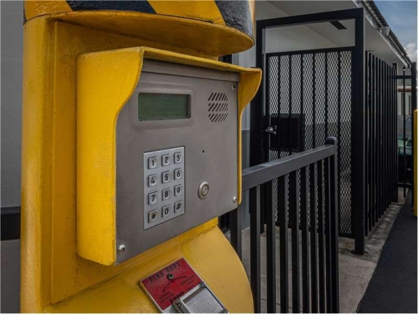 Facility photo: //images.sparefoot.com/medium/228999699433537b644.jpg