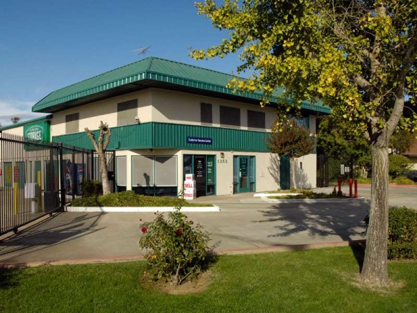 Storage Units at Extra Space Storage - 0253 - Sacramento - Florin Rd - 1353 Florin Road