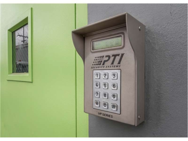 Facility photo: //images.sparefoot.com/medium/2290086994335ff003f.jpg