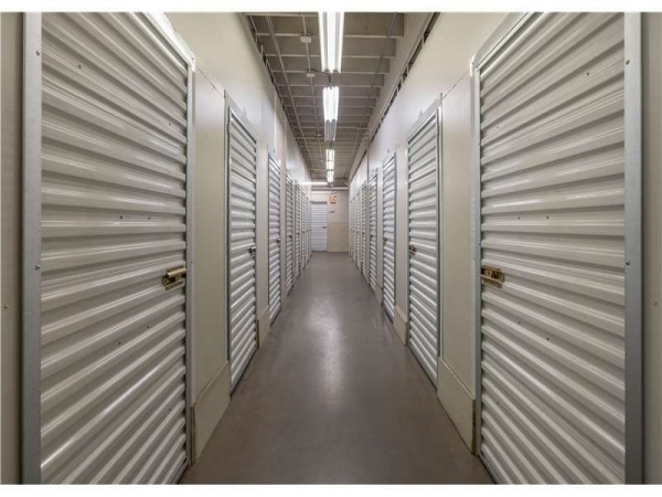 Facility photo: //images.sparefoot.com/medium/22900869943362798b9.jpg