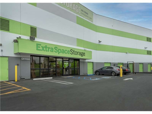 Facility photo: //images.sparefoot.com/medium/2290086994336371655.jpg