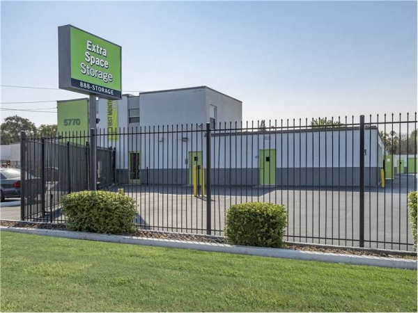 Storage Units at Extra Space Storage - 0328 - Sacramento - Auburn Blvd - 5770 Auburn Boulevard