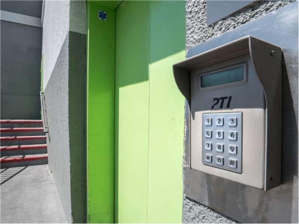 Facility photo: //images.sparefoot.com/medium/229013699432979c240.jpg