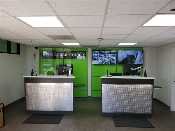 Facility photo: //images.sparefoot.com/medium/229013699432989850c.jpg