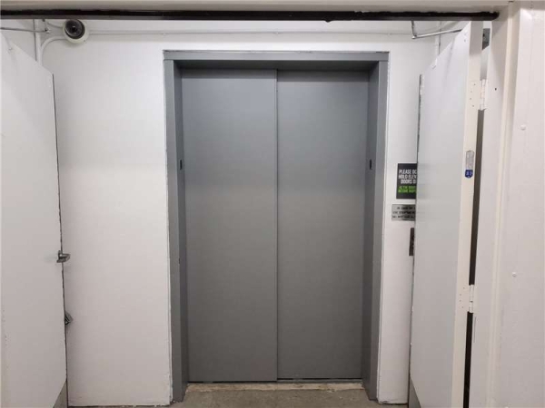 Facility photo: //images.sparefoot.com/medium/2290136994329949cb0.jpg