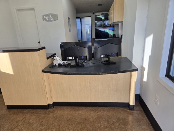 Facility photo: //images.sparefoot.com/medium/2290216a198aaaec9ad.jpg