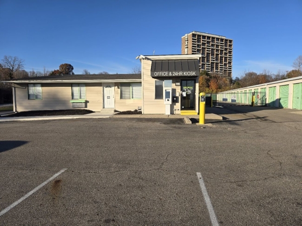 Facility photo: //images.sparefoot.com/medium/2290216a198aac2ab03.jpg