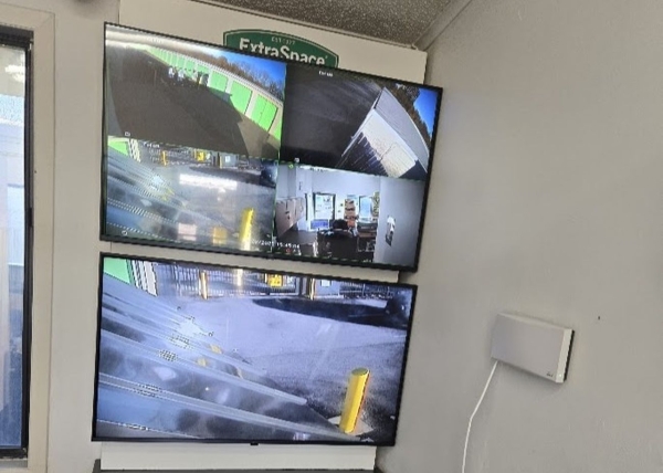 Facility photo: //images.sparefoot.com/medium/2290216a198aad248c2.jpg