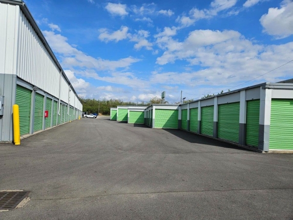 Facility photo: //images.sparefoot.com/medium/22902569ecae9702239.jpg