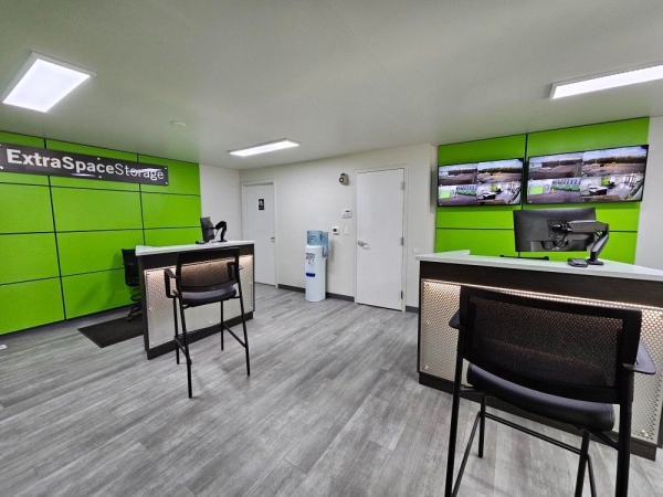 Facility photo: //images.sparefoot.com/medium/22902569ecae9a73aac.jpg
