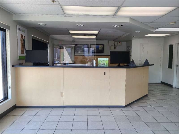 Facility photo: //images.sparefoot.com/medium/2290266994332040768.jpg