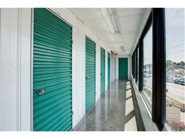 Facility photo: //images.sparefoot.com/medium/22902669943321305b1.jpg