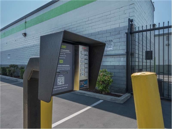 Facility photo: //images.sparefoot.com/medium/2290276994339bc613c.jpg