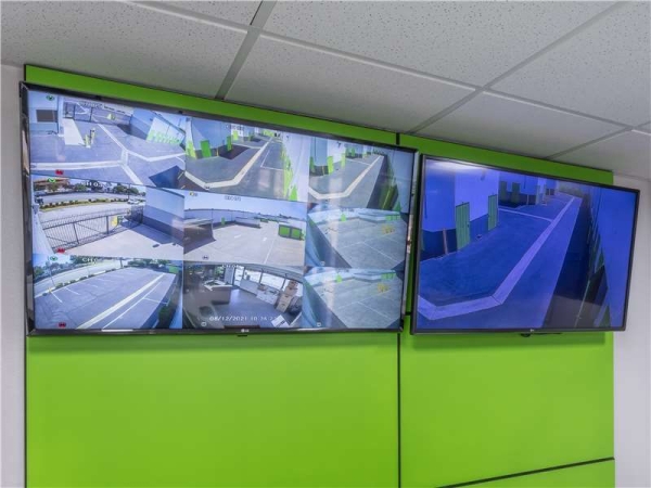 Facility photo: //images.sparefoot.com/medium/2290276994339f885ee.jpg